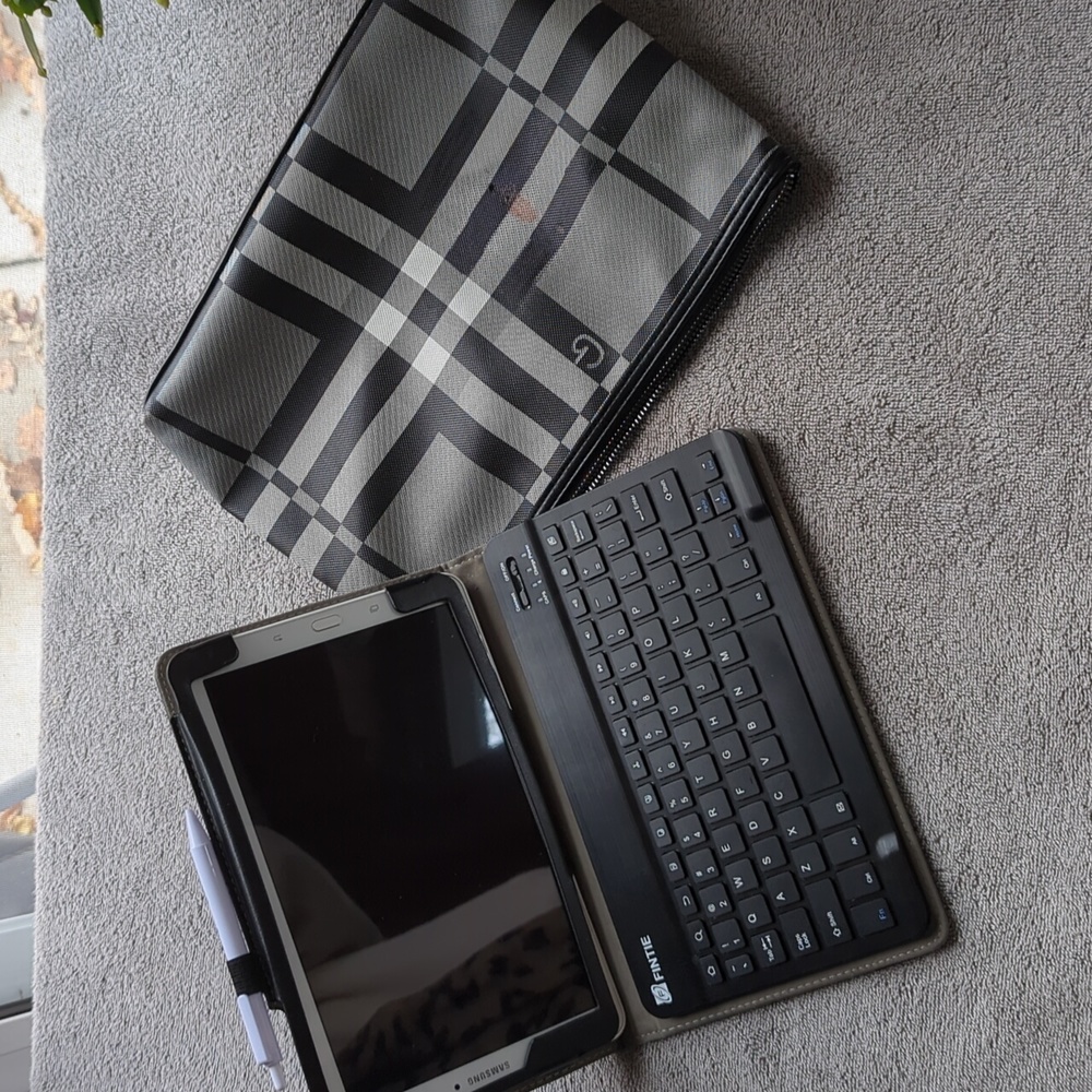 Samsung Galaxy Tab E.